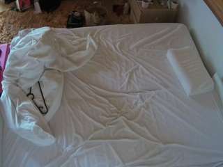 voyeurcam-julmodels-whitebed-3