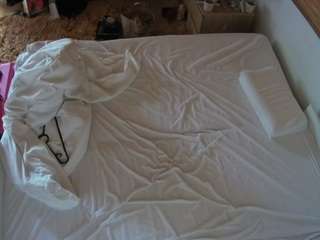 voyeurcam-julmodels-whitebed-3