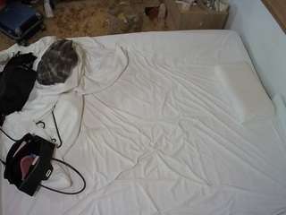 voyeurcam-julmodels-whitebed-3