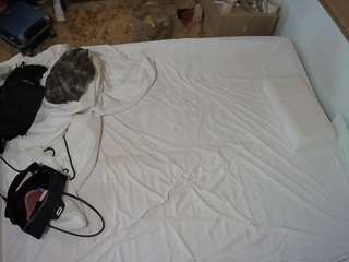 voyeurcam-julmodels-whitebed-3