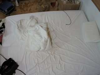 voyeurcam-julmodels-whitebed-3