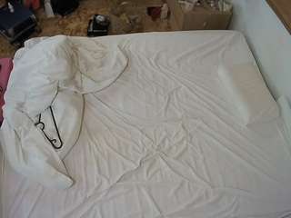 voyeurcam-julmodels-whitebed-3