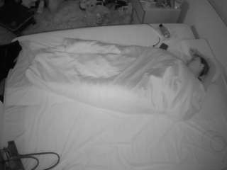 voyeurcam-julmodels-whitebed-3
