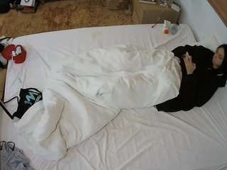 voyeurcam-julmodels-whitebed-3