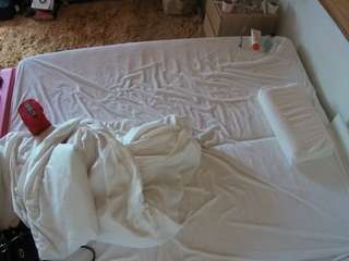 voyeurcam-julmodels-whitebed-3