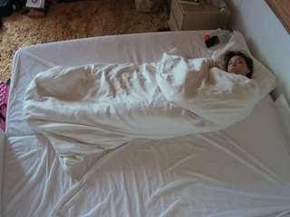 voyeurcam-julmodels-whitebed-3