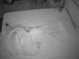 voyeurcam-julmodels-whitebed-3 webcam model