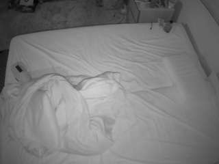 voyeurcam-julmodels-whitebed-3 webcam model
