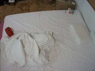 voyeurcam-julmodels-whitebed-3