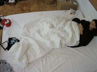 voyeurcam-julmodels-whitebed-3