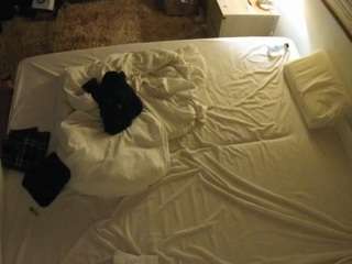 voyeurcam-julmodels-whitebed-3