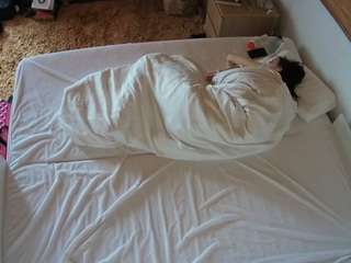 voyeurcam-julmodels-whitebed-3