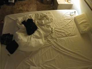 voyeurcam-julmodels-whitebed-3