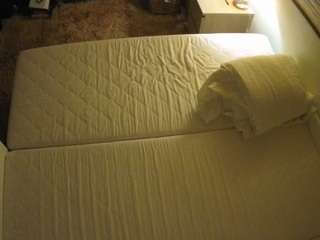 voyeurcam-julmodels-whitebed-3