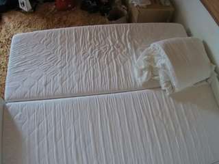 voyeurcam-julmodels-whitebed-3