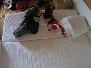 voyeurcam-julmodels-whitebed-3