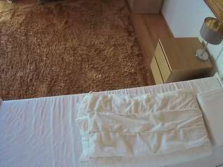 voyeurcam-julmodels-whitebed-3