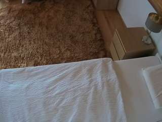 voyeurcam-julmodels-whitebed-3