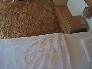 voyeurcam-julmodels-whitebed-3