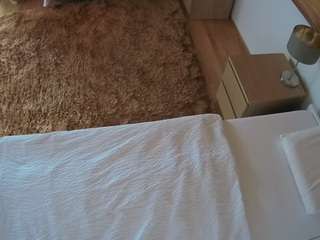 voyeurcam-julmodels-whitebed-3