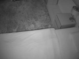 voyeurcam-julmodels-whitebed-3's CamSoda show and profile