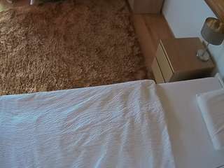 voyeurcam-julmodels-whitebed-3