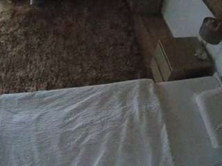 voyeurcam-julmodels-whitebed-3