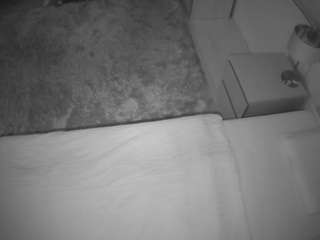 voyeurcam-julmodels-whitebed-3 webcam model