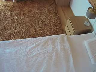 voyeurcam-julmodels-whitebed-3