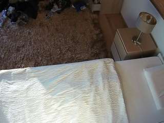 voyeurcam-julmodels-whitebed-3