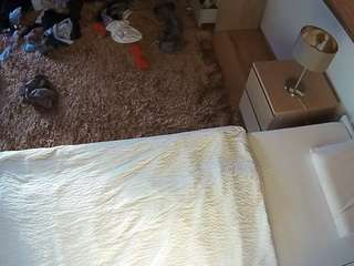 voyeurcam-julmodels-whitebed-3