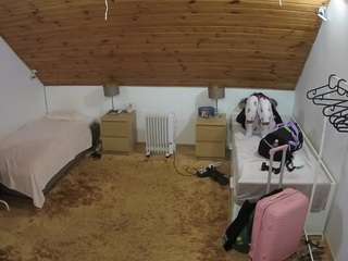 voyeurcam-julmodels-whitebed-3 camsoda