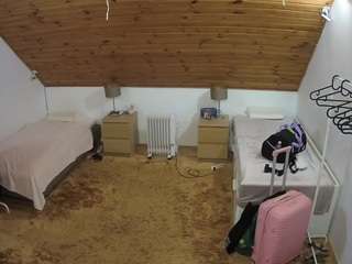 voyeurcam-julmodels-whitebed-3 camsoda