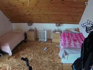 voyeurcam-julmodels-whitebed-3 webcam