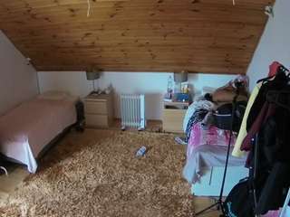 voyeurcam-julmodels-whitebed-3 webcam