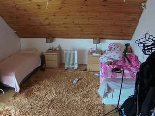 voyeurcam-julmodels-whitebed-3 webcam
