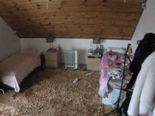 voyeurcam-julmodels-whitebed-3