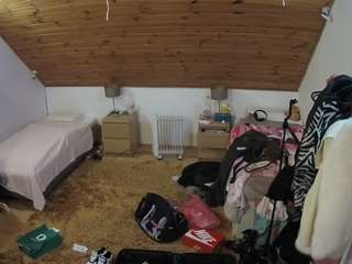 voyeurcam-julmodels-whitebed-3 webcam