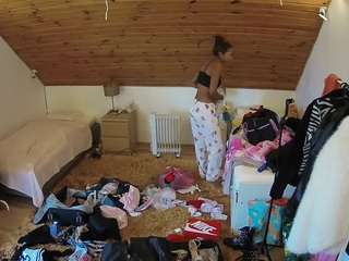 voyeurcam-julmodels-whitebed-3 webcam
