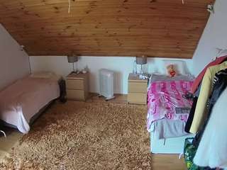 voyeurcam-julmodels-whitebed-3 webcam