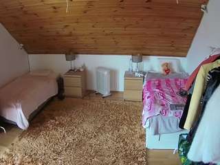 voyeurcam-julmodels-whitebed-3 webcam