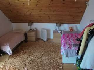 voyeurcam-julmodels-whitebed-3