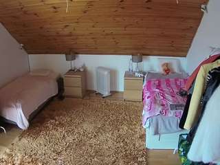 voyeurcam-julmodels-whitebed-3