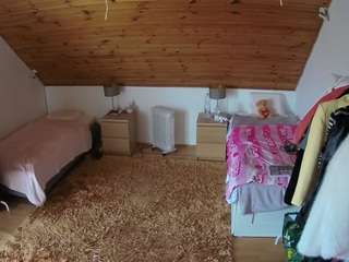 voyeurcam-julmodels-whitebed-3