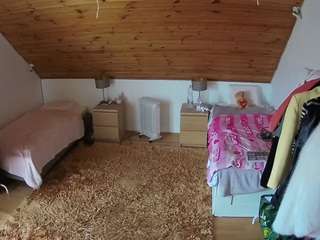 voyeurcam-julmodels-whitebed-3