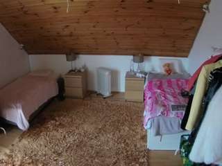 voyeurcam-julmodels-whitebed-3