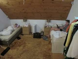 voyeurcam-julmodels-whitebed-3