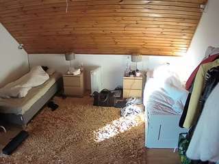 voyeurcam-julmodels-whitebed-3