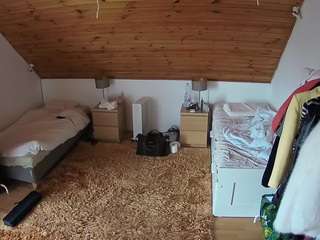 voyeurcam-julmodels-whitebed-3