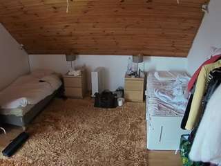 voyeurcam-julmodels-whitebed-3